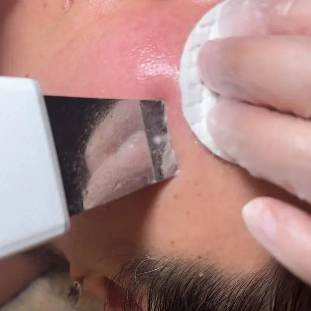 Ultrasonic pore cleansing treatment