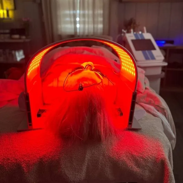 Lifting facial massage treatment